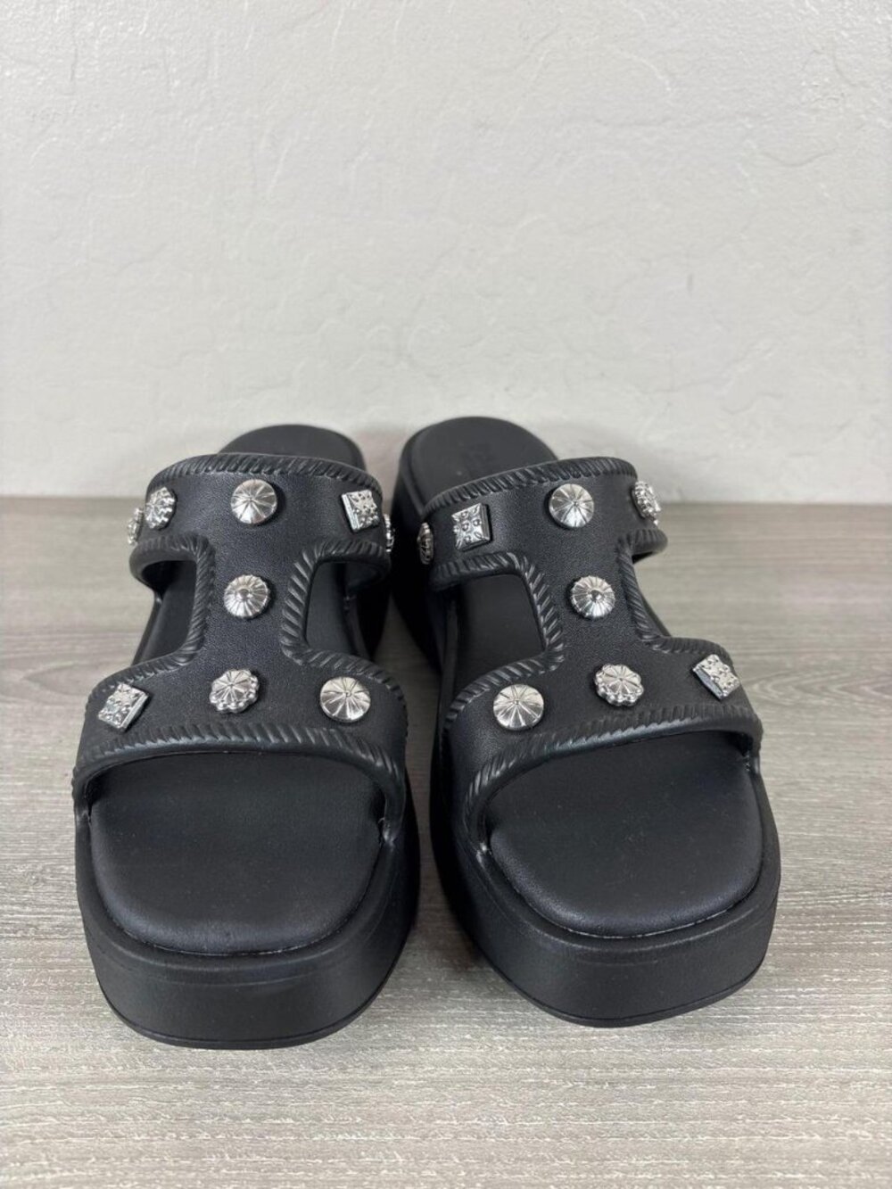 Skechers Women's Black and Silver Sandals